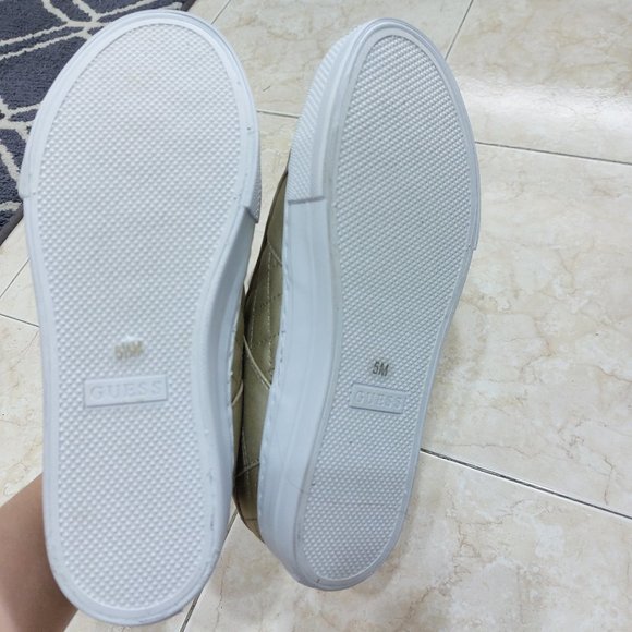 GUESS Women's Loven Casual Lace-Up Sneakers GOLD TONE Size 5 - Picture 11 of 12